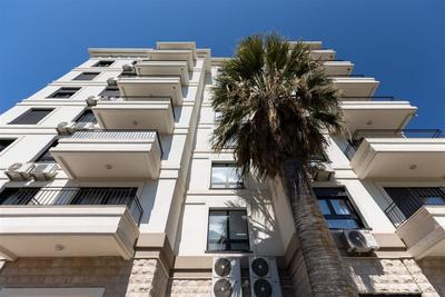 Na prodej stylový a moderní byt s balkonem a panoramatickým výhledem ve 3. patře, Bar, Černá Hora.