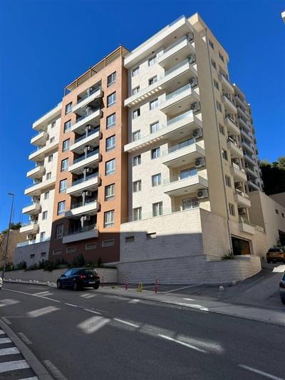 Na prodej nový jednoložnicový apartmán 200 metrů od moře, Bečiči, Černá Hora 