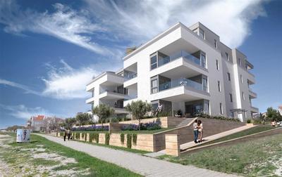 Na prodej nový apartmán s jednou ložnicí a terasou v 1. řadě od moře, Povljana, ostrov Pag, Chorvatsko