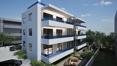 Na prodej nový apartmán se dvěma ložnicemi a střešní terasou s výhledem na moře, Sukošan u Zadaru, Chorvatsku.