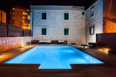 Na prodej hostel s restaurací a bazénem, Šibenik, Chorvatsko