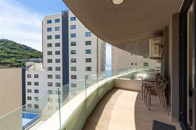 Na prodej dvouložnicový apartmán pouze 100 metrů od pláže v Rafajloviči, Černá Hora