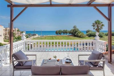 Na prodej elegantní vila blízko pláže s panoramatickým výhledem v Maleme, Kréta, Řecko  
