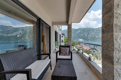 Na prodej moderní tříložnicový apartmán v zátoce Kotorské s panoramoatickým výhledem na moře, Kotor, Černé Hora 