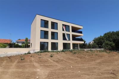 Na prodej luxusní apartmán se 3 ložnicemi a výhledem na moře v blízkosti pláže, Vodice, Chorvatsko